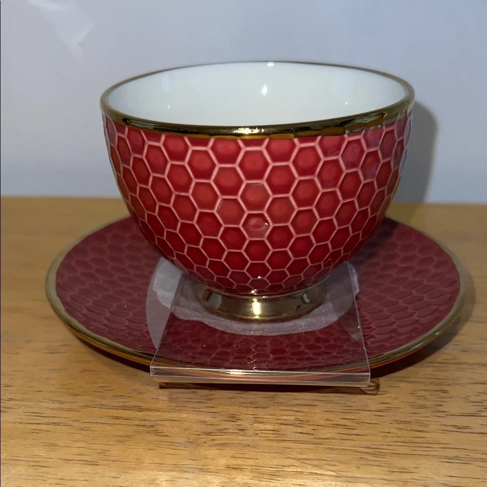 Abeille & Amour Elegant Porcelain Honeycomb Teacup and Saucer Set New
